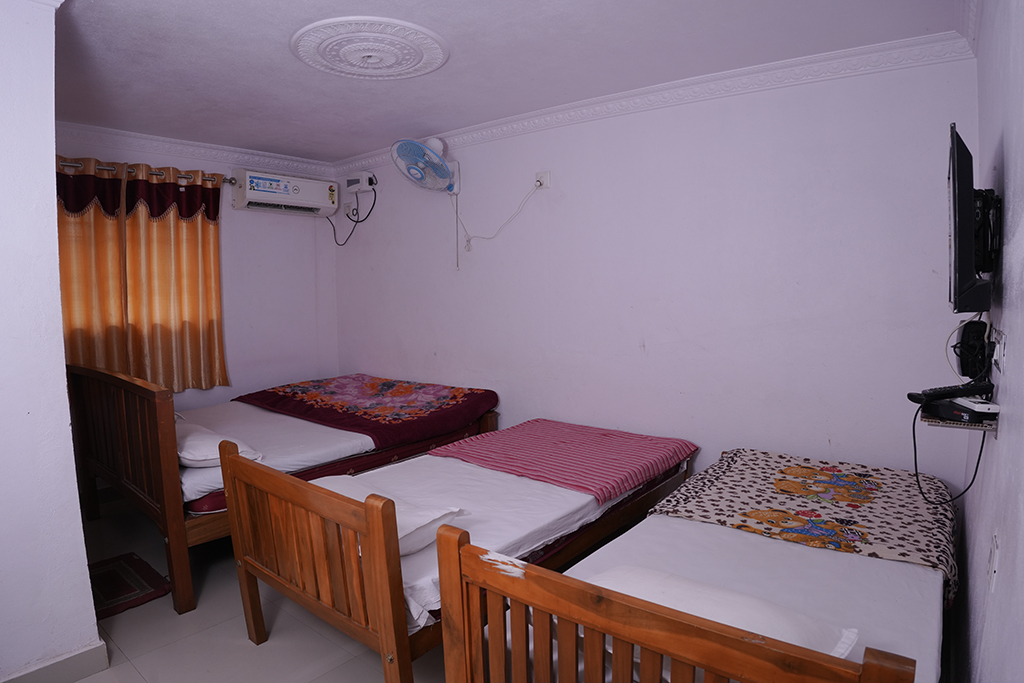 Shree Vaidyanatheshwara Residency Double Bed Room Executive A/C